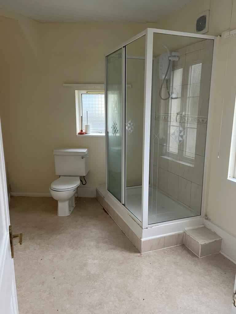 Lot: 17 - DETACHED BUILDING ARRANGED AS TWO FLATS -